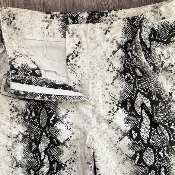 Gianni Bini Pants Stylish Size XS Black & White Snake Print Pants - Picture 5 of 8